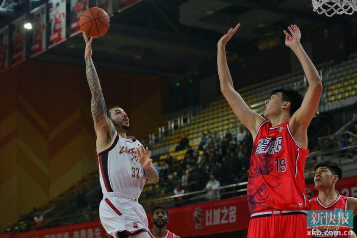 包含内蒙古稠州男篮再战客场,迎头痛击对手的词条