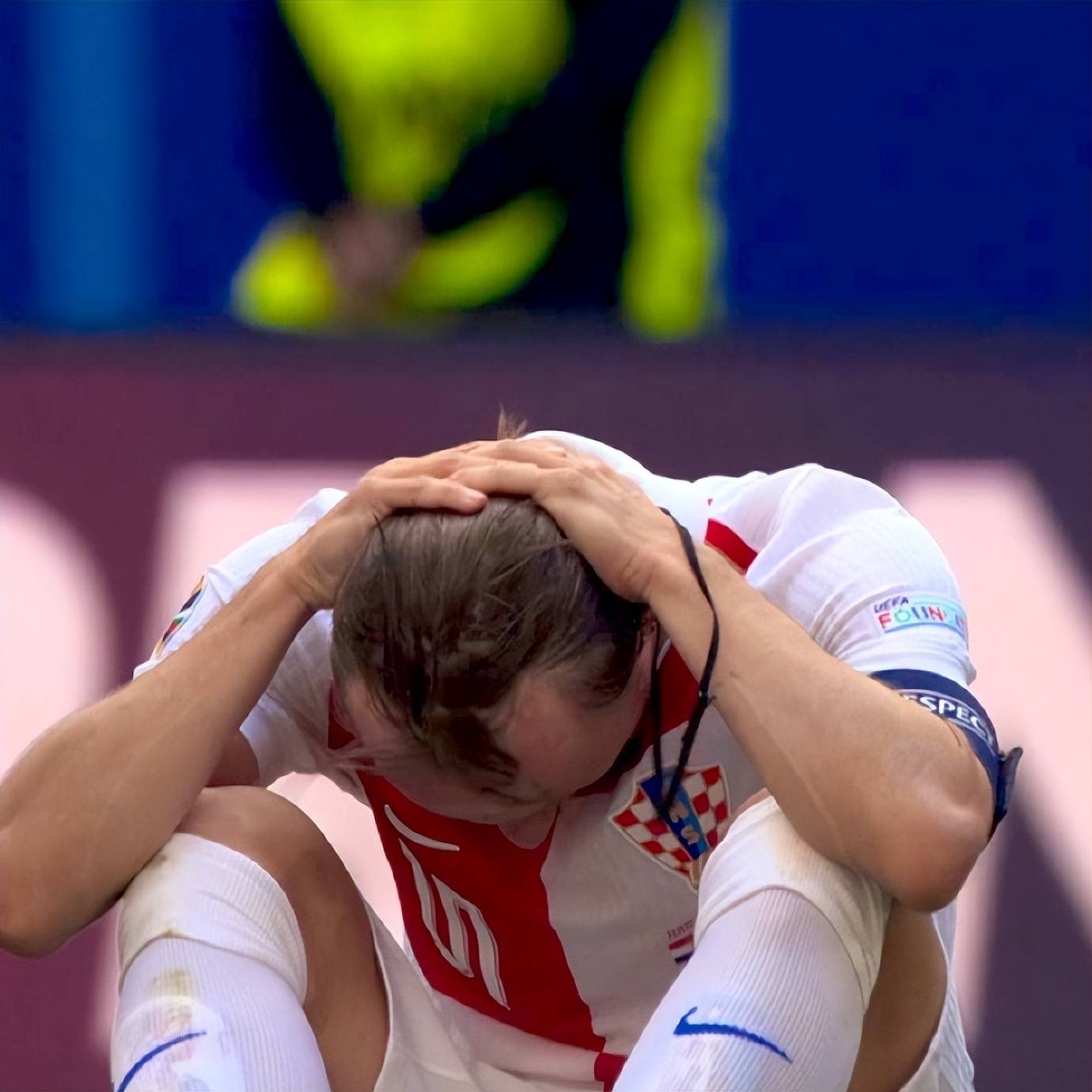 包含瑞典球员状态持续低迷，球队迎来挑战的词条