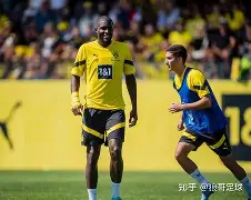 弗莱堡中场长传助攻,助球队取胜的是谁